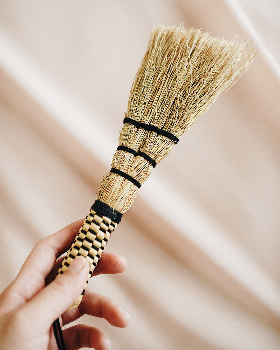 hand brush | olive & Iris