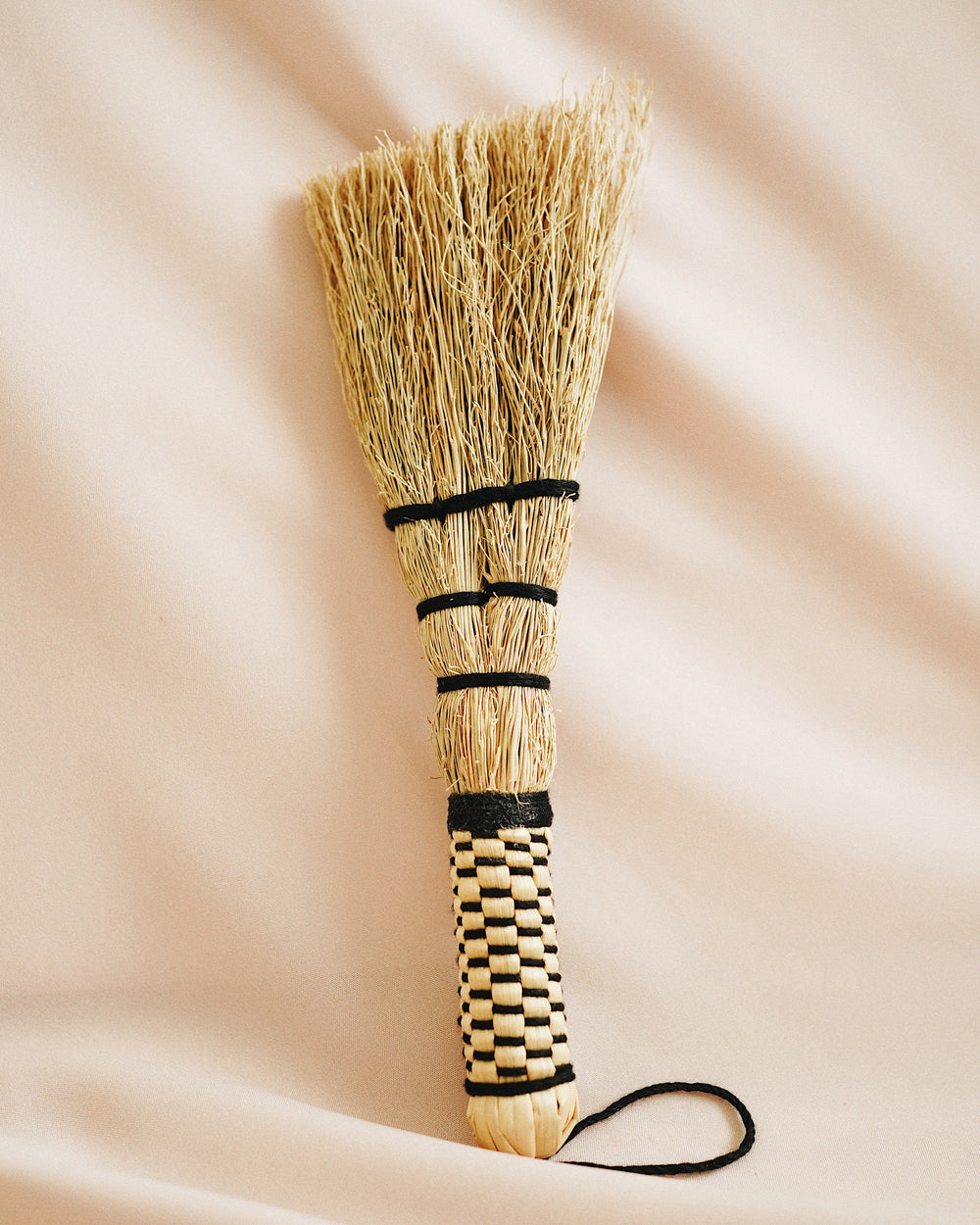 hand brush | olive & Iris