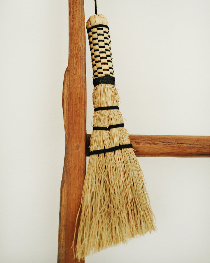 Hand Brush | Olive & Iris