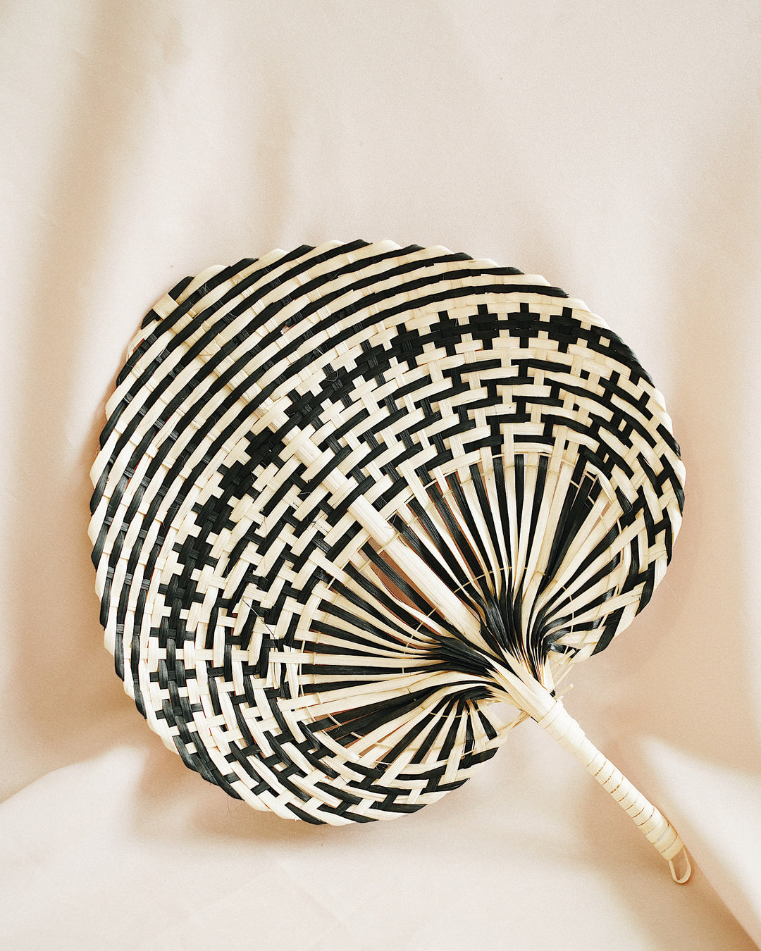 Titi Straw Hand Fan Black